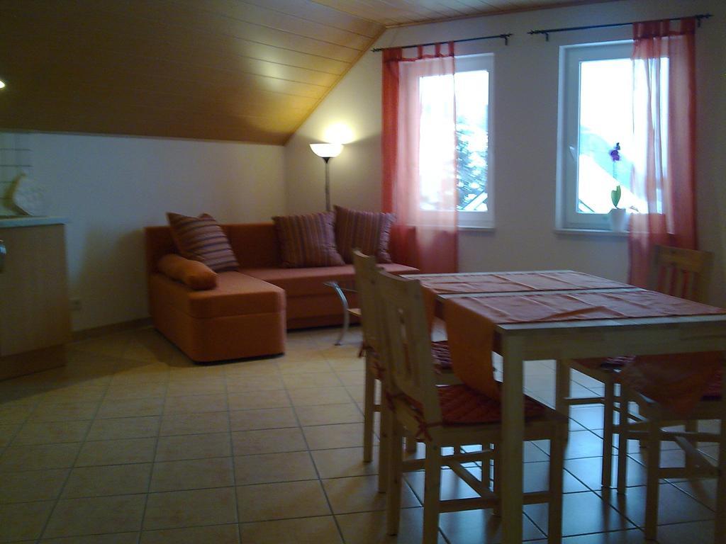 Fliederhof Ferienwohnungen Herresbach Номер фото