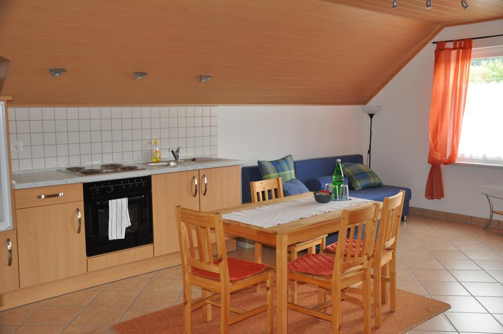 Fliederhof Ferienwohnungen Herresbach Номер фото